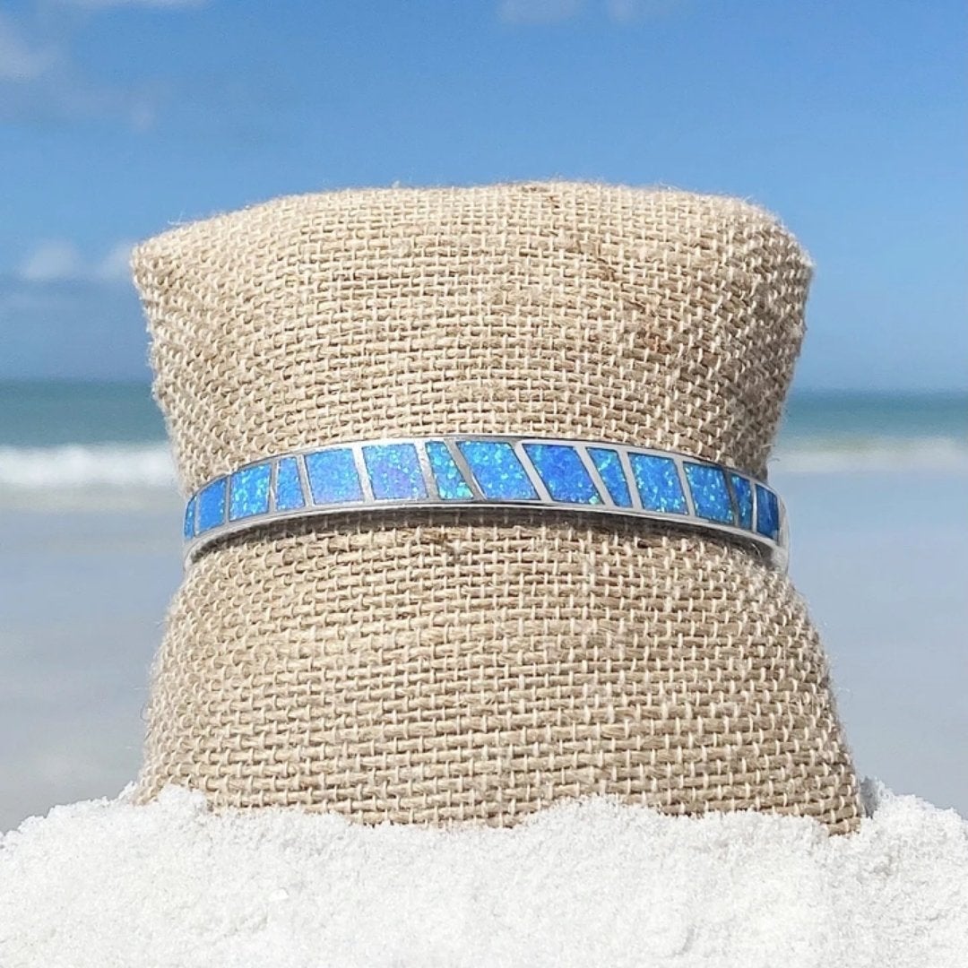 Blauwe en Zilveren Opal Armband