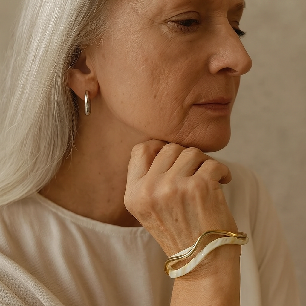 Witte opaal elegante gouden armband