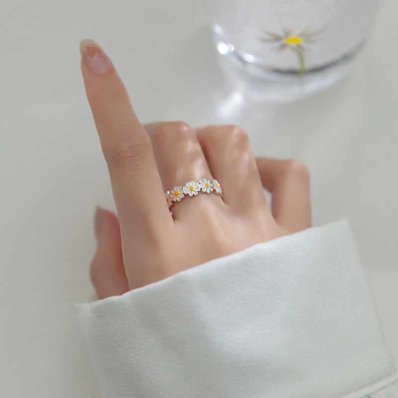 Zilveren Ring in de vorm van een madeliefje