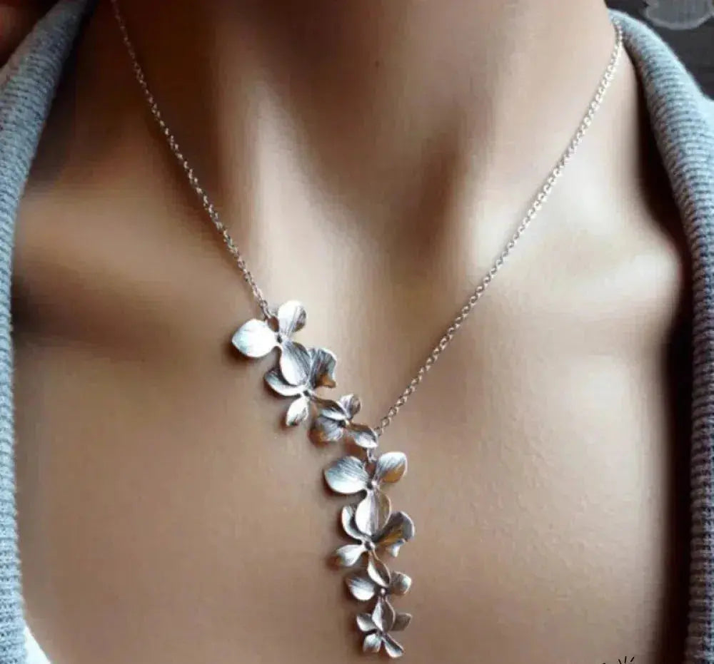 Tijdloze Zilveren Ketting met Bloemenhanger