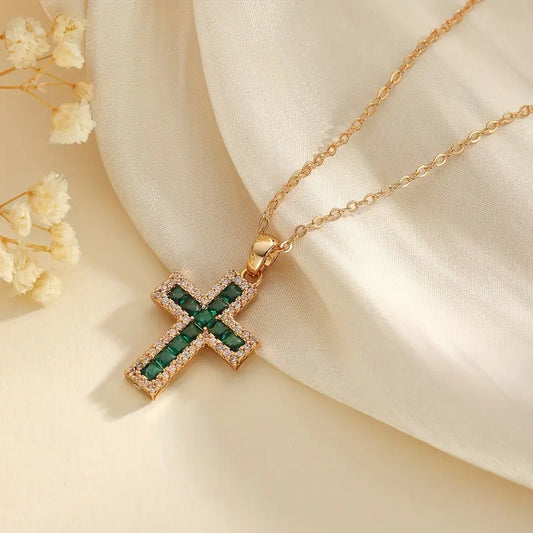 Solene Gouden Ketting met Kruis Pendant en Smaragd