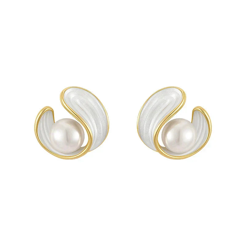 Luxe Oorbellen met Witte Opal en Parel in Goud