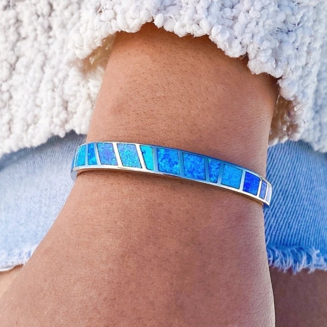 Blauwe en Zilveren Opal Armband
