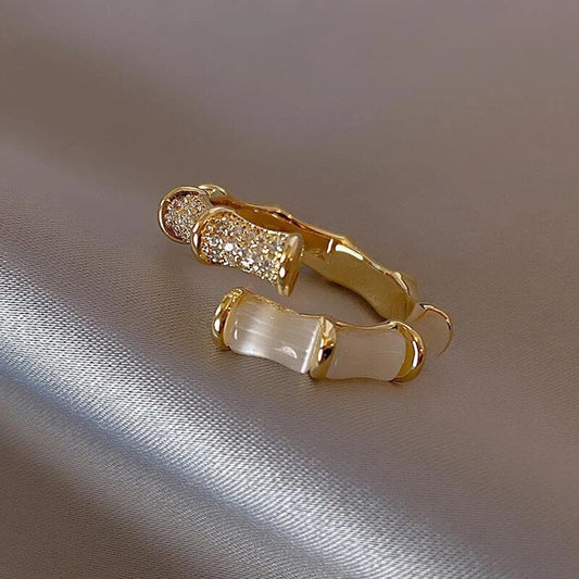 Verstelbare Luxe Witte Opalen Ring in Goud