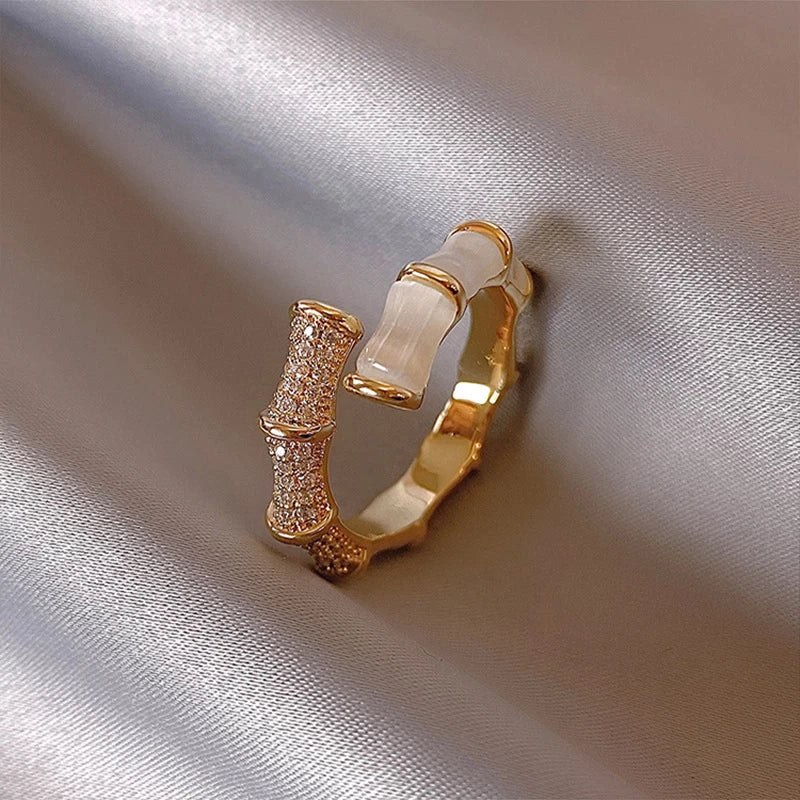 Verstelbare Luxe Witte Opalen Ring in Goud