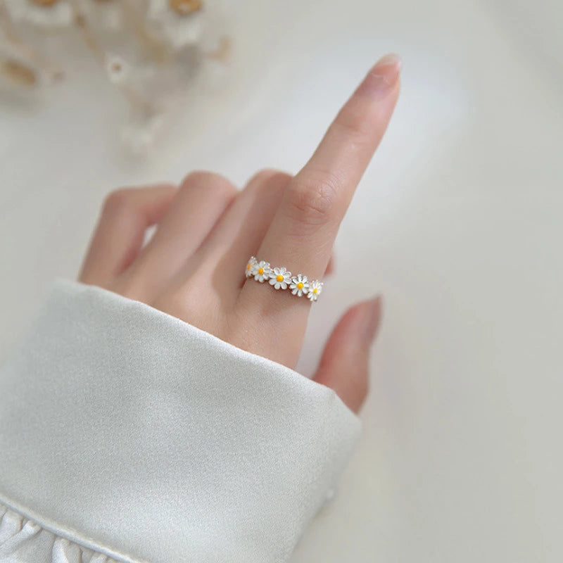 Zilveren Ring in de vorm van een madeliefje