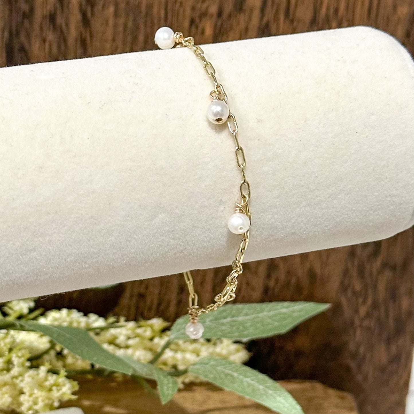 Gina Mini Pearl Charm Armband