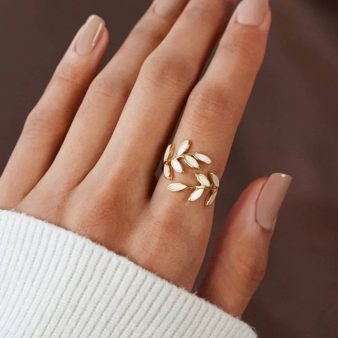 Verstelbare Witte Opal Leaf Ring