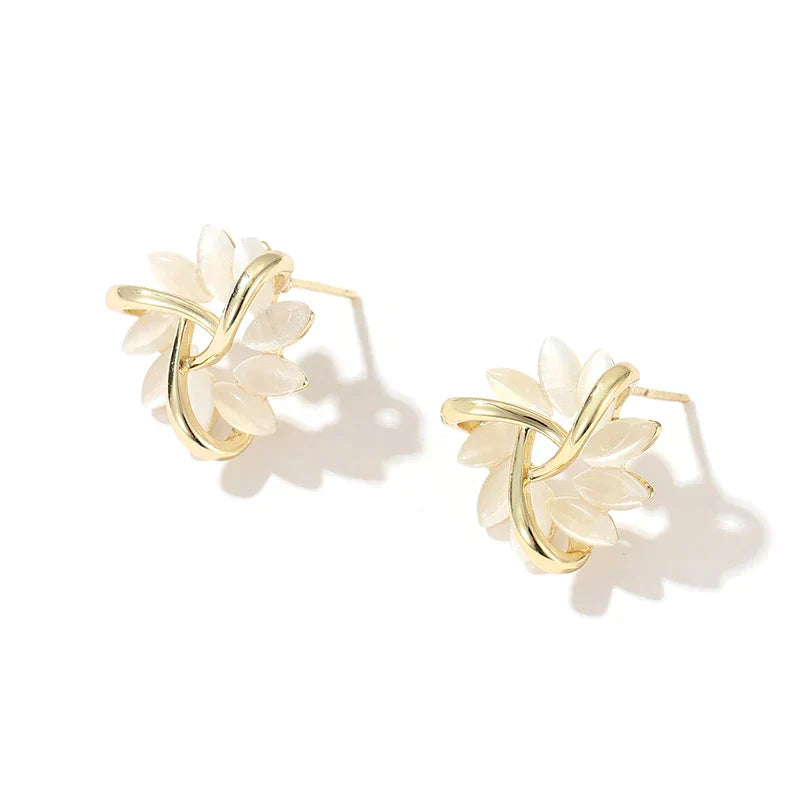 Elegante en Exquise Opal Petal Circle Stud Oorbellen in Goud