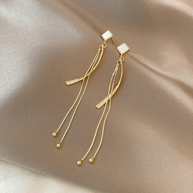 Witte Opal Hanger Oorbellen in Goud