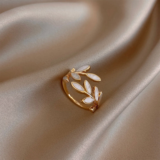 Witte Opal Leaf Verstelbare Ring in Goud