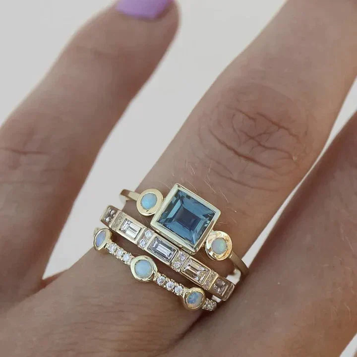 Ring met Blauwe Kristal in Vintage Stijl
