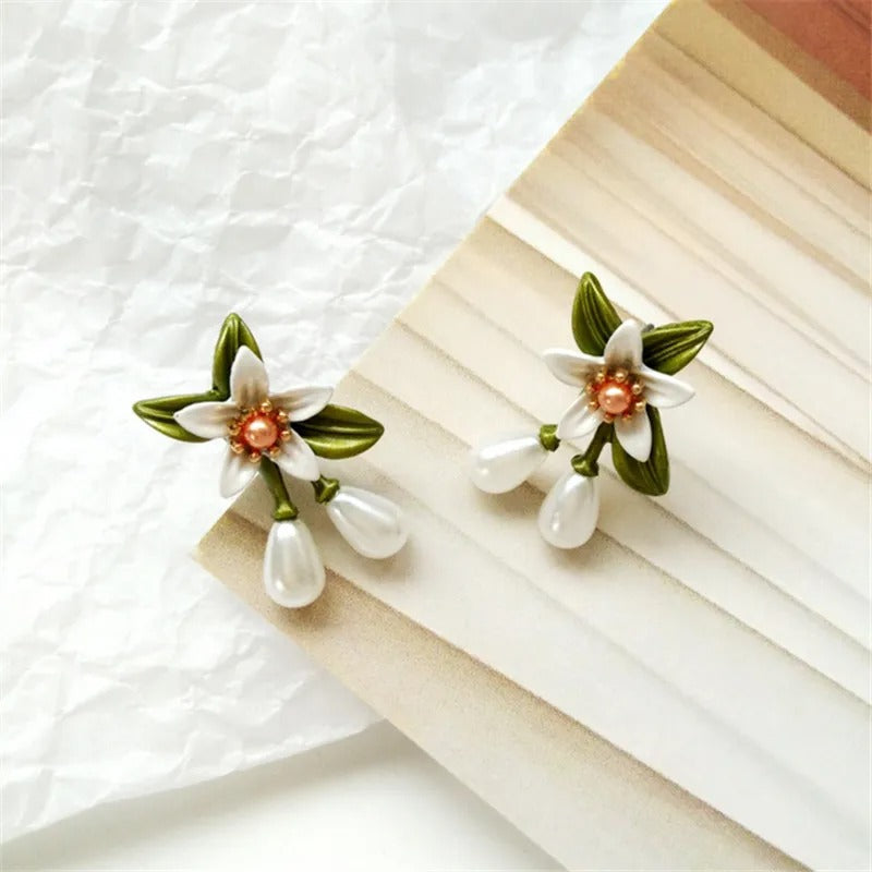 Witte Bloem Parel Dangle Oorbellen