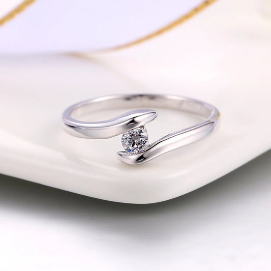 Zilveren Gebogen Band & Brilliant Center Diamant Ring